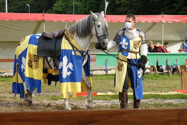 下表现出强 下表现出强