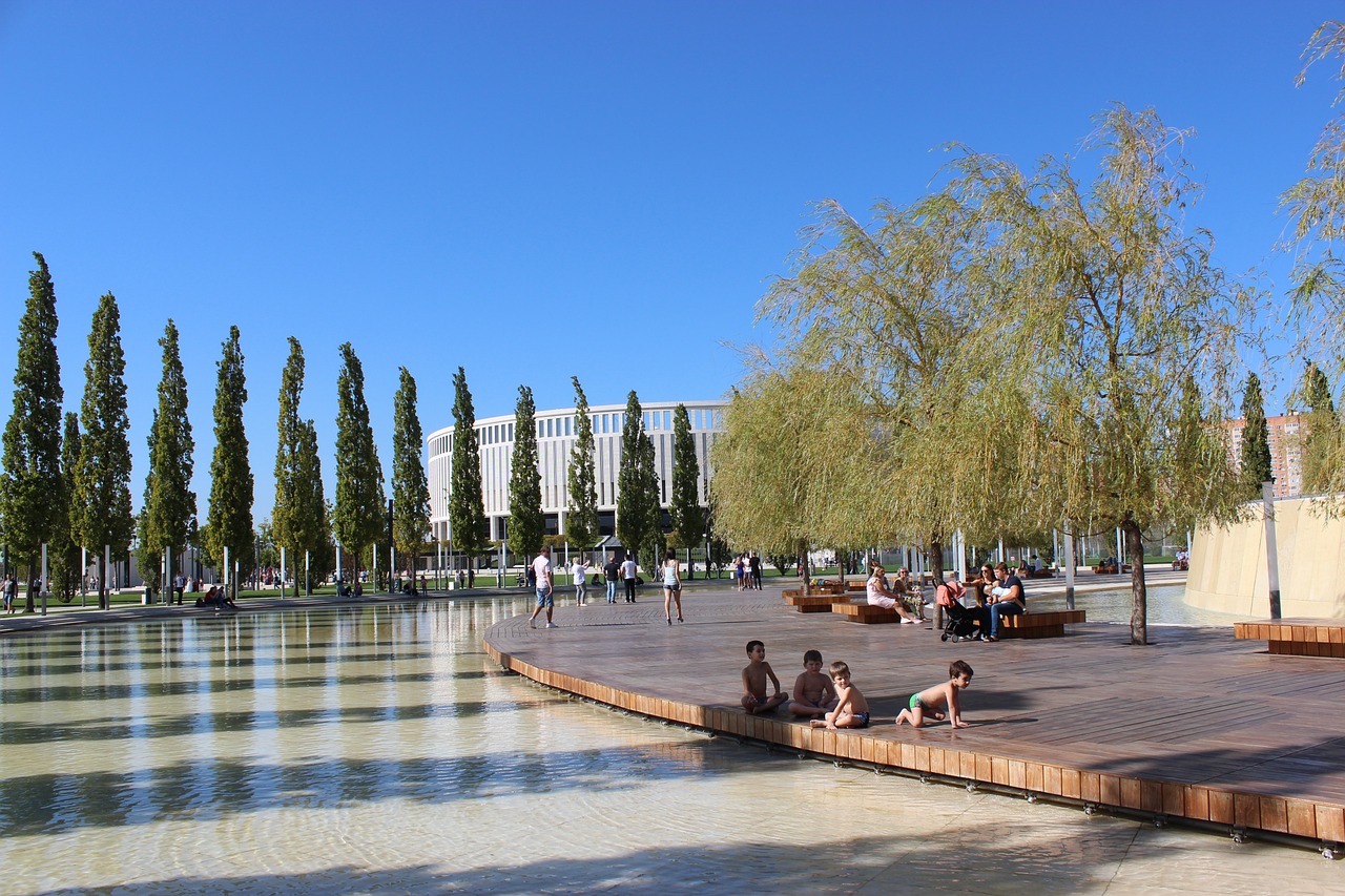 通过与其他 通过与其他